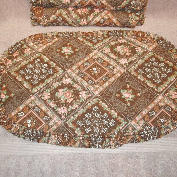 Vtg Town & Country Quilted Placemats Set Of 5 Patchwork Ruffle Farmhouse MCM New - Picture 4 of 5